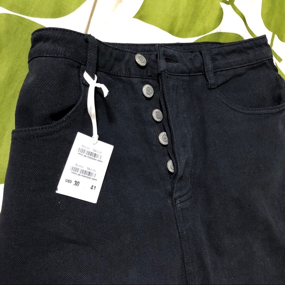 Brandy Melville Mini Skirt -NWT - Picture 1 of 5